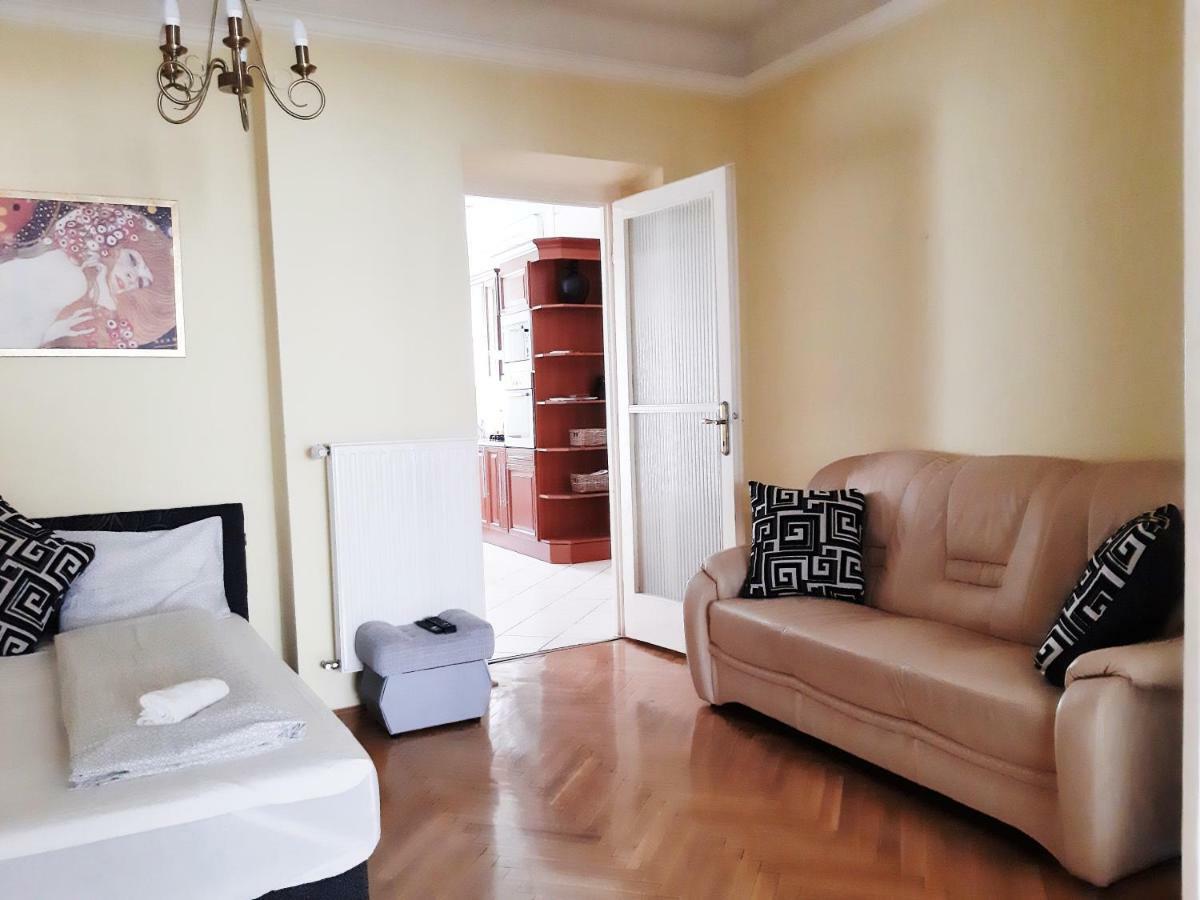 Gold Rose Apartment With 3 Rooms Boedapest Buitenkant foto