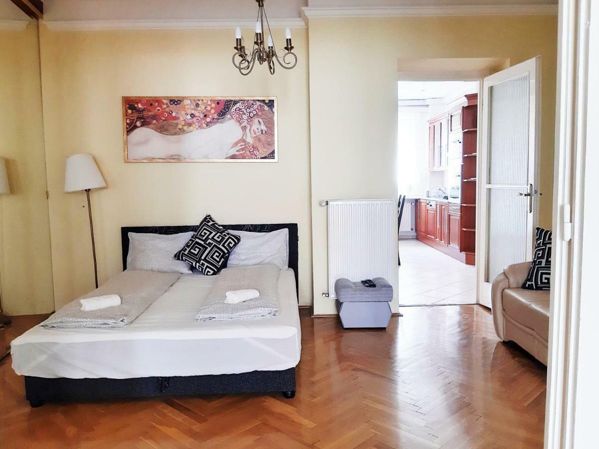 Gold Rose Apartment With 3 Rooms Boedapest Buitenkant foto