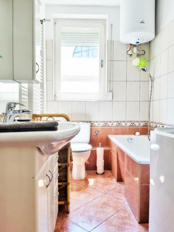 Gold Rose Apartment With 3 Rooms Boedapest Buitenkant foto